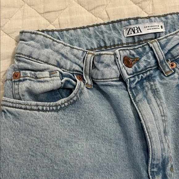 Zara jeans, size 6, light wash, straight leg - Picture 3 of 5
